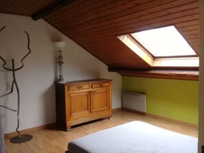 1 soveværelse, strygejern/strygebræt, sengetøj