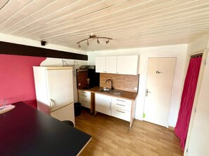 Fridge, oven, coffee/tea maker