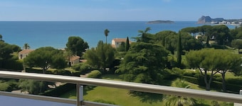 Luminous apartment with sea view in La Ciotat
