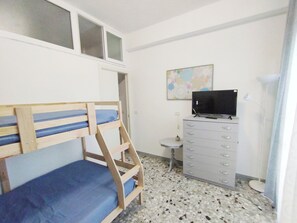 2 室のベッドルーム、アイロン / アイロン台、WiFi、ベッドシーツ