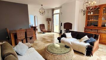 Télévision, cheminée