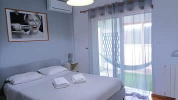 3 bedrooms, desk, iron/ironing board, travel cot