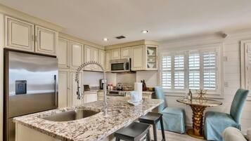 Condo, 1 King Bed (Ramsgate 1) | Private kitchen