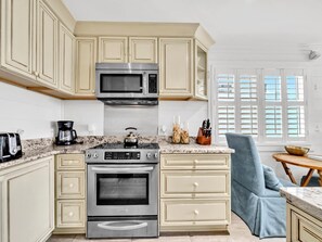 Condo, 1 King Bed (Ramsgate 1) | Private kitchen