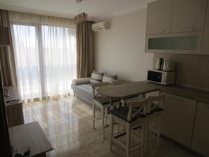 Cortinas blackout, quartos à prova de som, ferros/tábuas de passar roupa