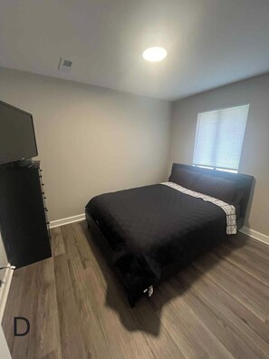 2 bedrooms, iron/ironing board, free WiFi, bed sheets - Fully renovated and Spacious 2-bedroom and 1 bathroom apartment. (Huntsville)