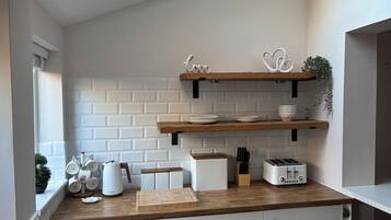 Réfrigérateur, micro-ondes, four, lave-vaisselle