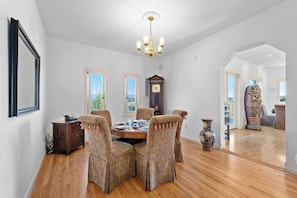 Dining - Bed & Breakfast Hot Tub & Views for Explorers (Healdsburg)