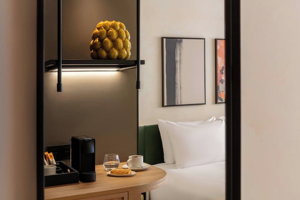 Room, 1 King Bed, Non Smoking | Individually decorated, individually furnished, desk, laptop workspace