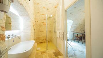 Deluxe-Doppelzimmer, Stadtblick | Dusche im Bad