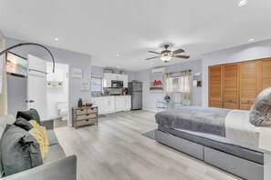 1 habitación, tabla de planchar con plancha, wifi y ropa de cama 