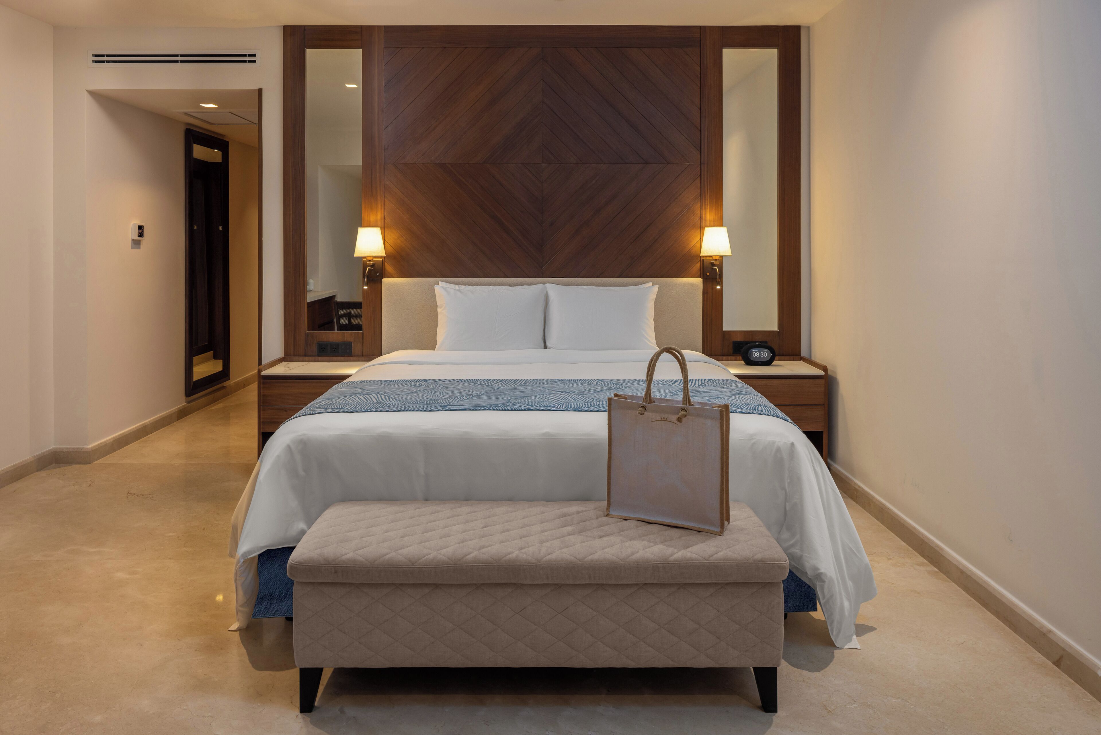 Grand  Junior Suite Golf View | Seprai premium, selimut bulu angsa, minibar gratis, dan brankas