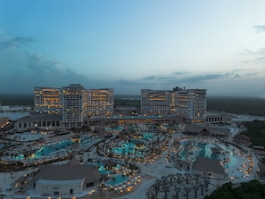 A resort with multiple swimming pools, a large building complex, and a view of the ocean. - Moon Palace The Grand - Punta Cana - All Inclusive (Punta Cana)