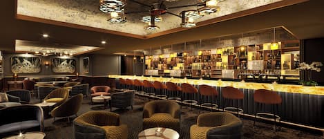 8 bars/lounges, 6 poolbars, 2 strandbars