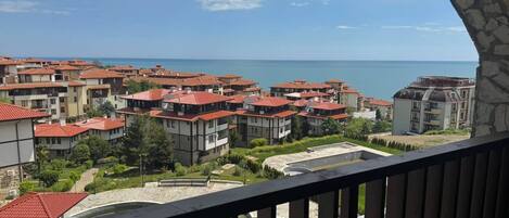 ผ้าม่านกันแสง, เตารีด/โต๊ะรีดผ้า, Wi-Fi ฟรี