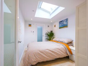 1 slaapkamer, een strijkplank/strijkijzer, gratis wifi, beddengoed