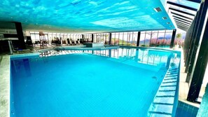 Piscina interna, piscina externa