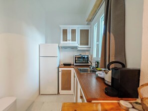 Comfort Triple Room | Private kitchen | Highchair