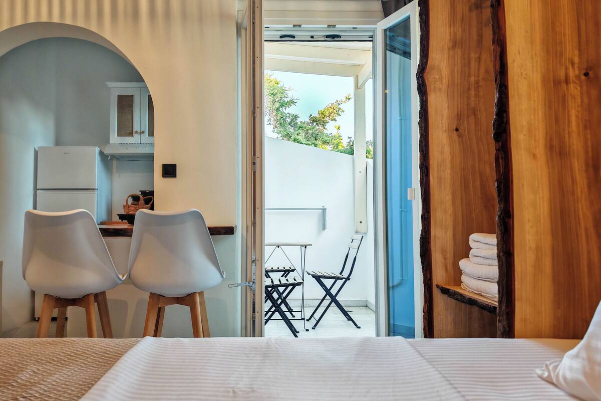 Comfort Triple Room | Blackout drapes, iron/ironing board, free WiFi