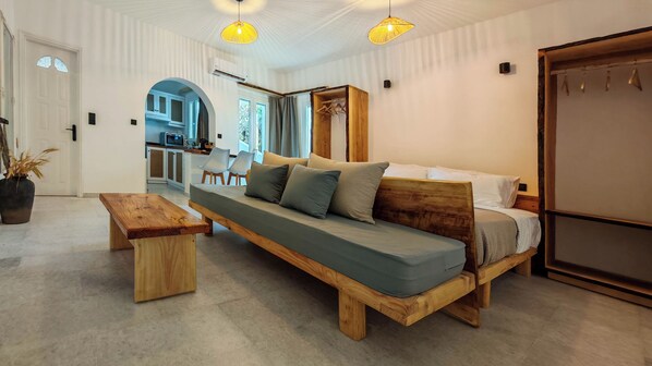 Comfort Triple Room | Living area