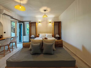 Comfort Triple Room | Blackout drapes, iron/ironing board, free WiFi - Paraga Suites (Naxos)