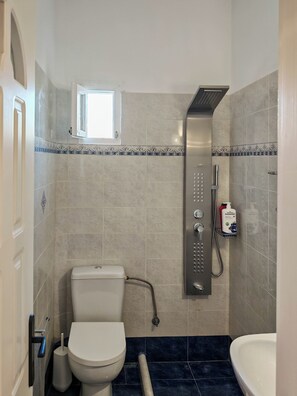 Comfort Triple Room | Bathroom