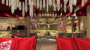 Bar (on property) - Maya Hotel Courchevel 1850 (COURCHEVEL)