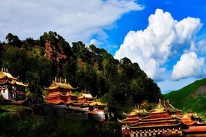 Point of interest - Luqu Langmusi Hongshan Holiday Hotel (Luqu)