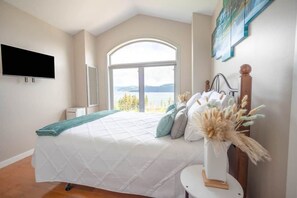 2 bedrooms, WiFi, bed sheets - 5-Acres Lakeview | 2BDRM. Breakfast Included! (Central Okanagan)