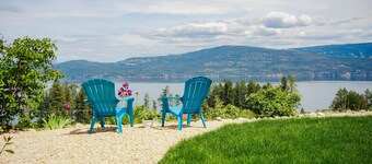 5-Acres Lakeview | Breakfast Included!