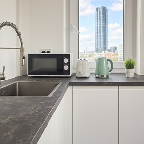 Refrigerador, microondas, horno, placa de cocina