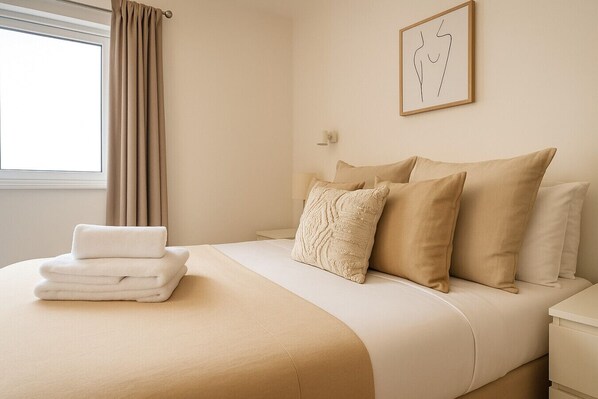 1 habitación, tabla de planchar con plancha, wifi gratis y ropa de cama
