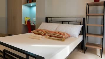 10 bedrooms, WiFi, bed sheets