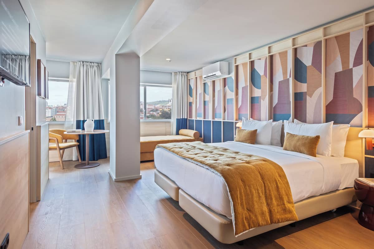 Superior Triple Room | In-room safe, desk, blackout drapes, soundproofing