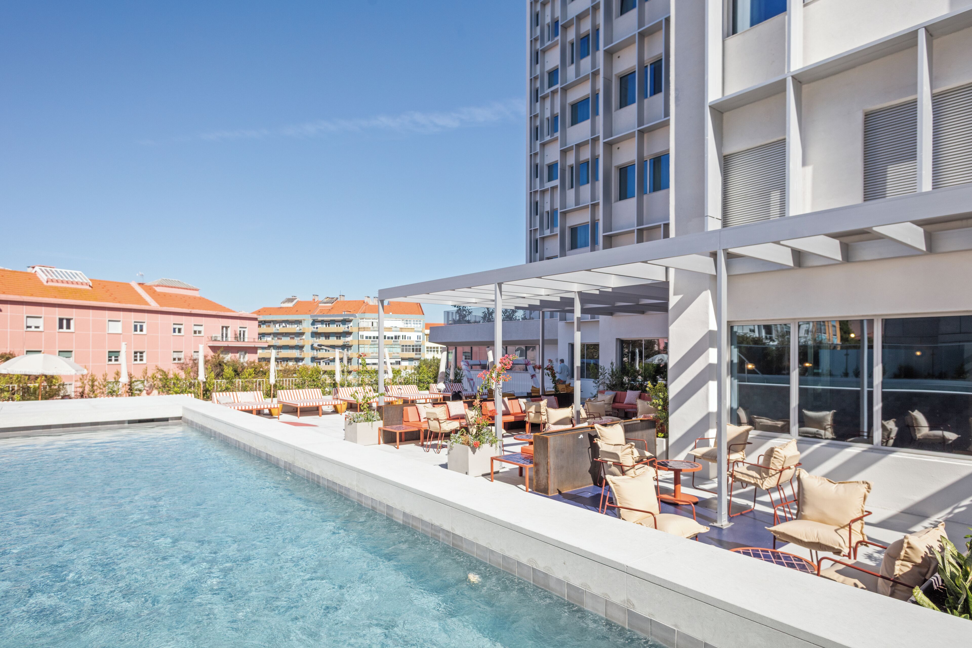 Seasonal outdoor pool, pool umbrellas, sun loungers