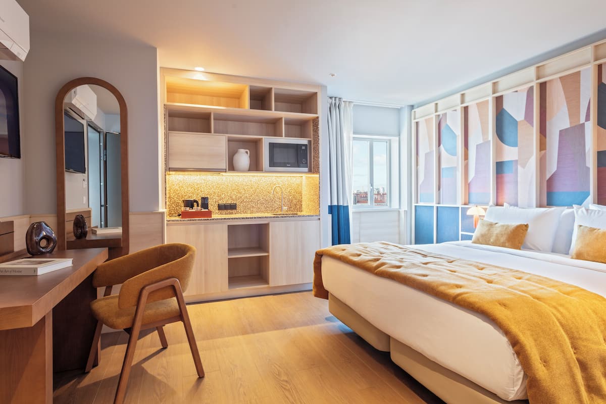 Standard Double Room | In-room safe, desk, blackout drapes, soundproofing