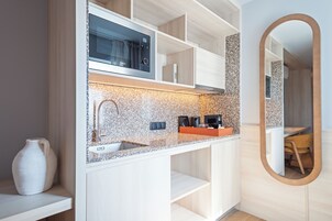 Superior Double Room | Minibar, in-room safe, blackout drapes, free WiFi