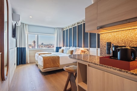 Standard-Doppelzimmer | Minibar, Zimmersafe, Verdunkelungsvorhänge, kostenloses WLAN. Hotel Acta Moa