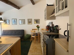 Un four, surface de cuisson