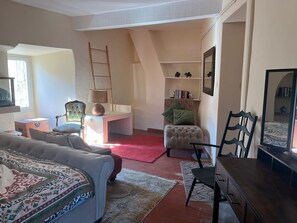 4 多间卧室、熨斗/熨衣板、免费 WiFi、床单