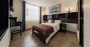 Comfort Room, Private Bathroom | Desk, laptop workspace, free WiFi