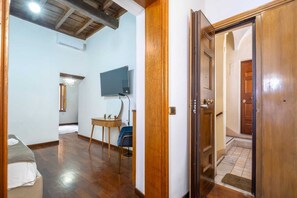 1 dormitorio, escritorio, tabla de planchar con plancha y wifi gratis