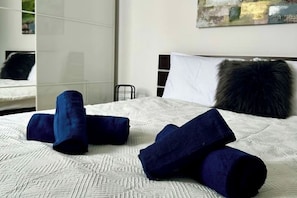 3 bedrooms, iron/ironing board, WiFi, bed sheets