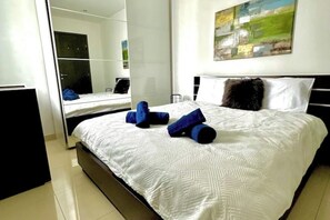 3 slaapkamers, een strijkplank/strijkijzer, wifi, beddengoed