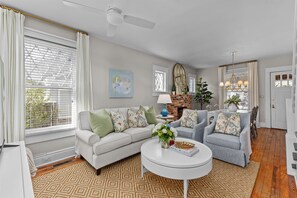 Smart TV - 3 bed/2 BA house in great Augusta area w/Wi-Fi, AC, and many restaurants nearby (Augusta)