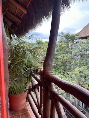 Traditional Suite, City View | Pemandangan dari bilik