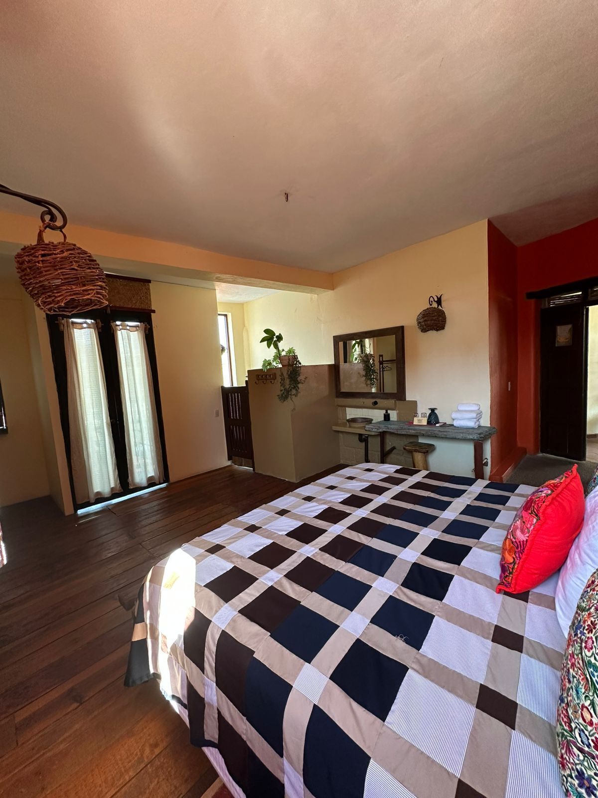 Beto Room | Escritorio, wifi gratis, ropa de cama