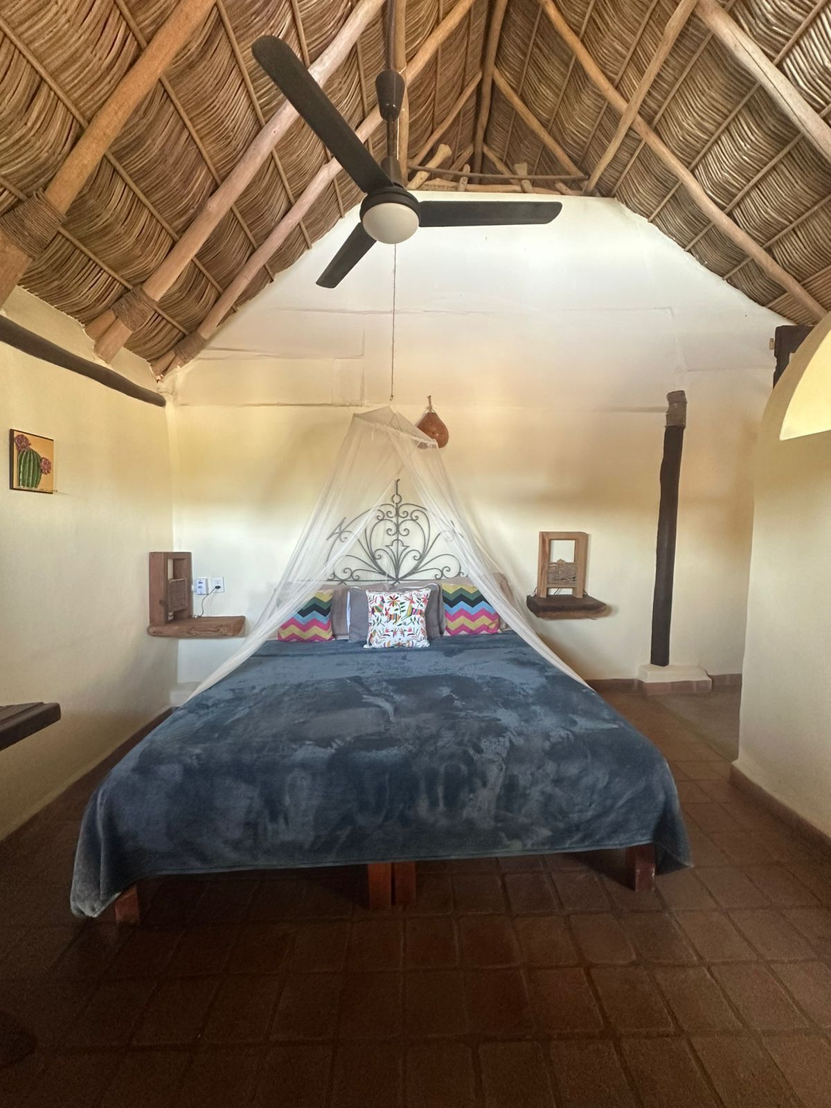 Rosario Gil Room | Escritorio, wifi gratis, ropa de cama