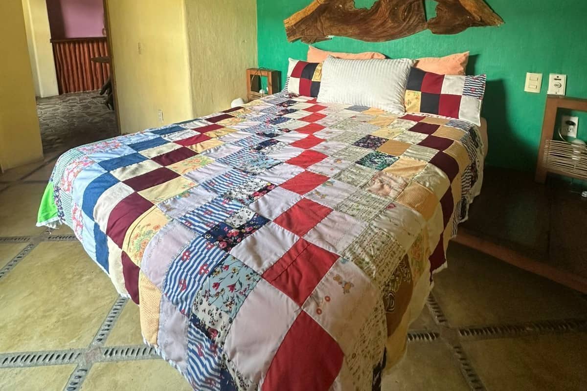 Osvaldo Room second floor | WiFi (free), bed sheets