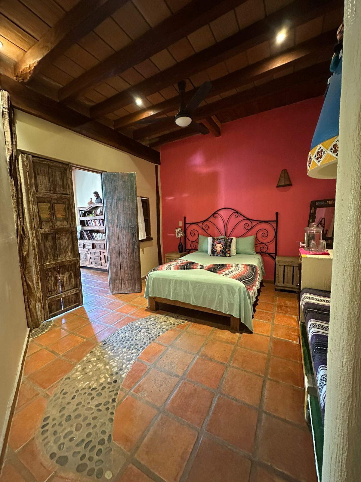 Chayo Room | Escritorio, wifi gratis, ropa de cama
